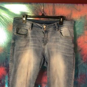 Wallflower skinny jeans light wash